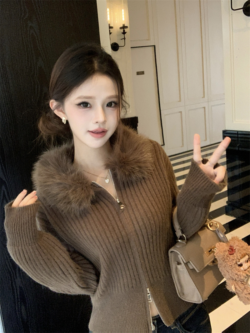 American Retro Striped Knit Cardigan with Faux Fur Collar for Women – Style 64a759